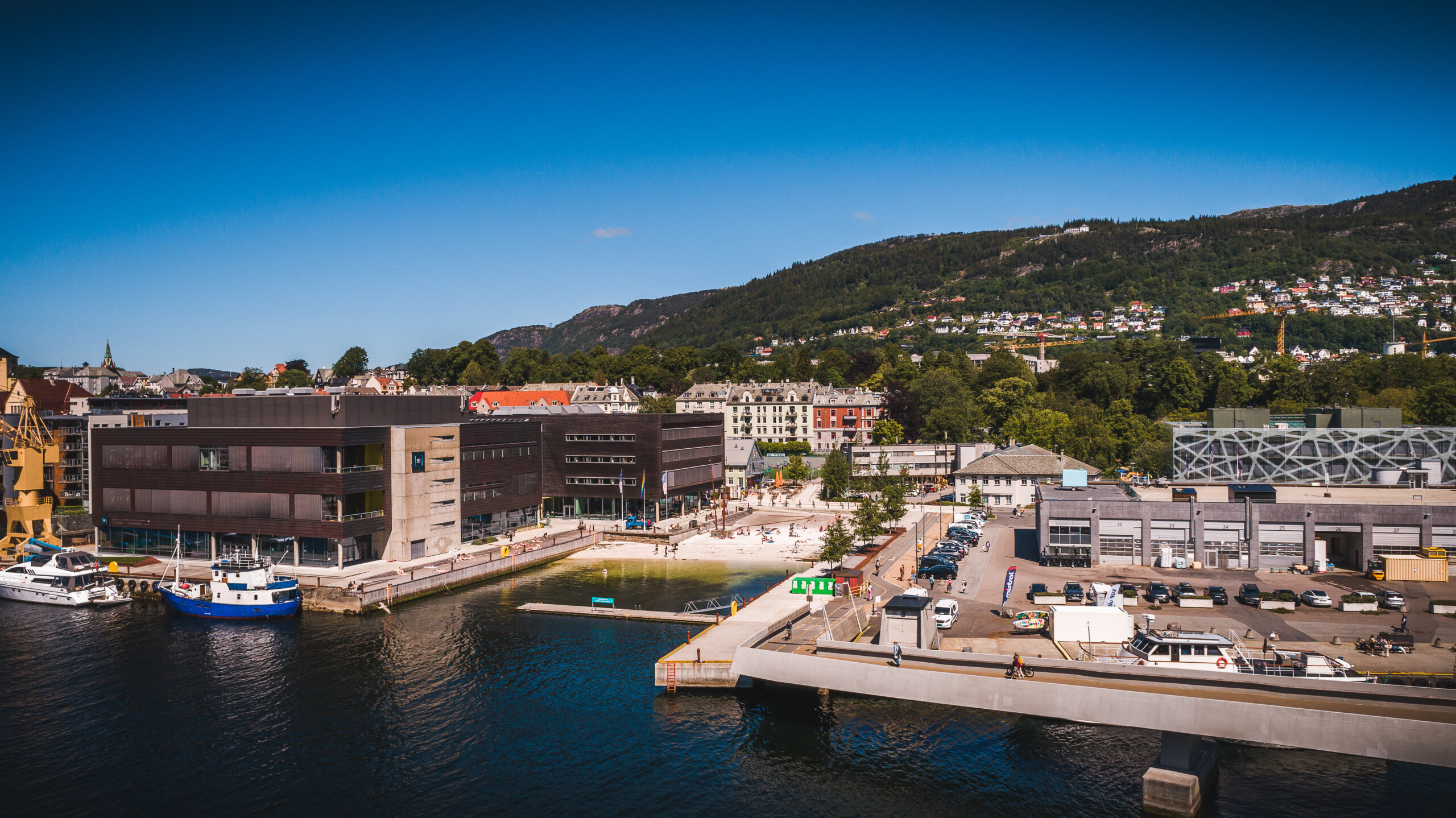 Dronebilde av Marineholmen Bystrand i Innovasjonsdistriktet i Bergen